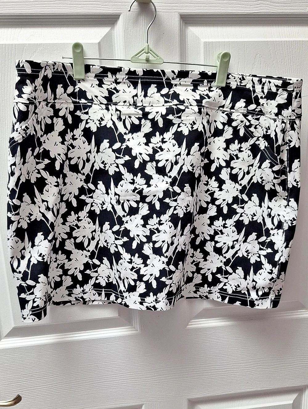 Mario Serrani Ladies Tummy Control Skort Floral Shorts Black & White XXL